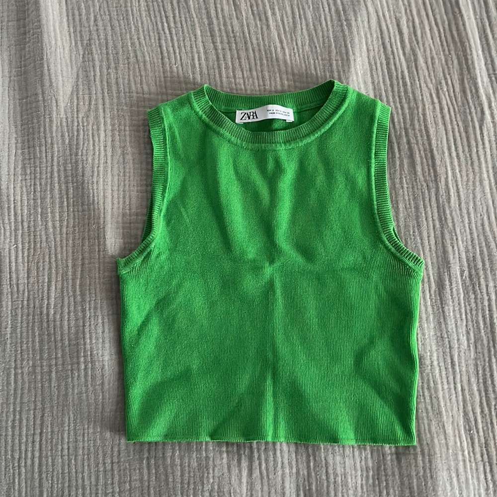 Cropped tank. Size S